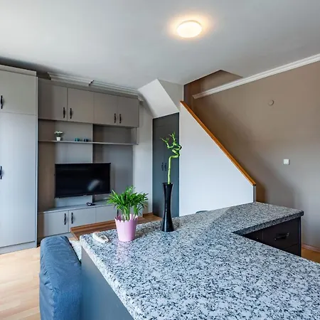 Central And Modern Flat With City View In Sisli Стамбул